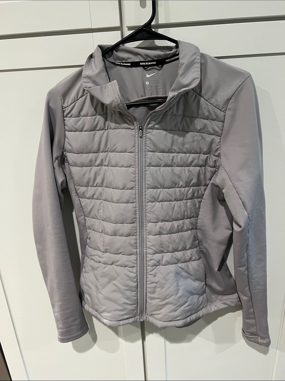 Nike Women’s Light Gray Quilted Hybrid Puffer Jacket